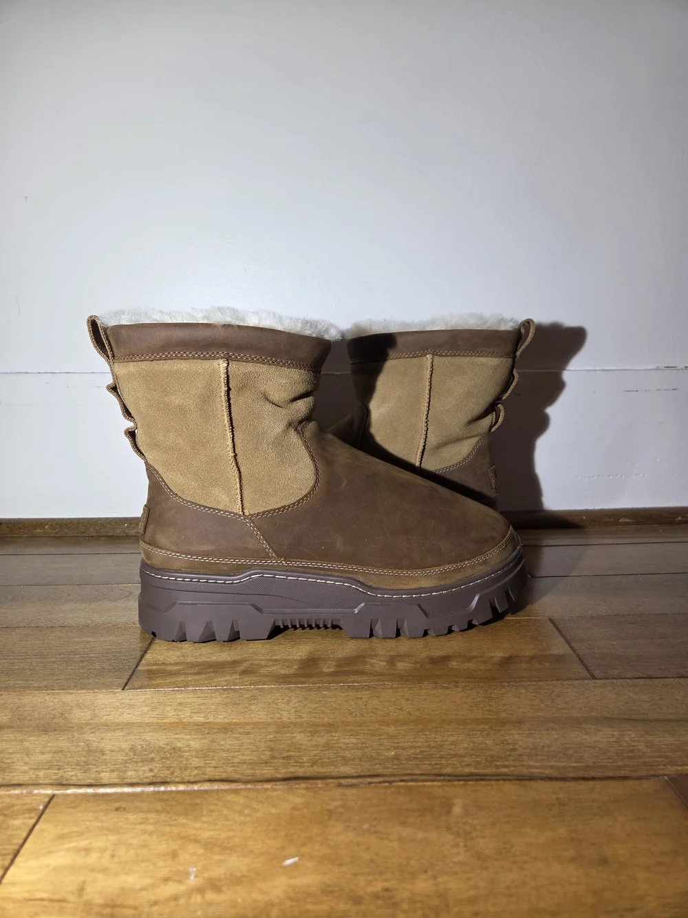 UGG men's Heritage Pull On Trailblazer Waterproof Chestnut Boots Size 11